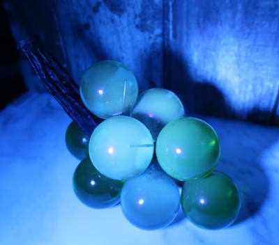 Vintage Lucite Grapes Cluster Blue Green Stem 12 Large Grapes MCM 8'' Acrylic