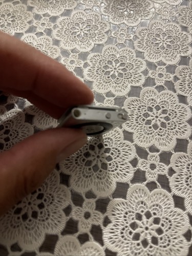 Apple iPod Shuffle 4th Generation Silver 2GB - 4 Generazione Grigio - Foto 3 di 14