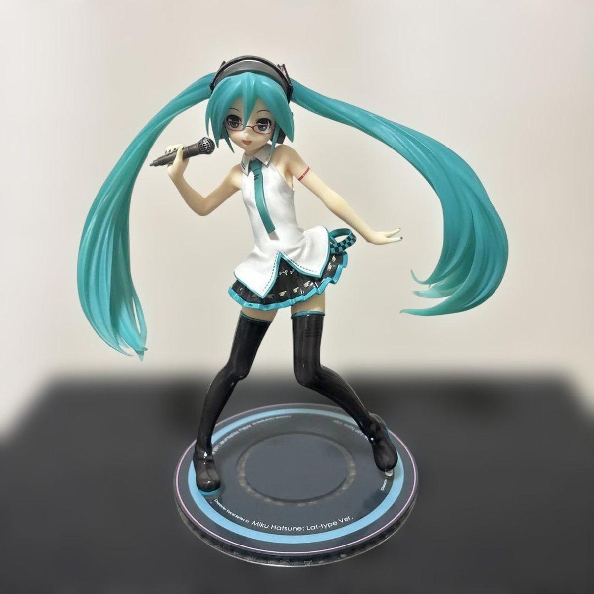 Hatsune Miku Figure Vocaloid Microphone Headphones Charactor Vocal