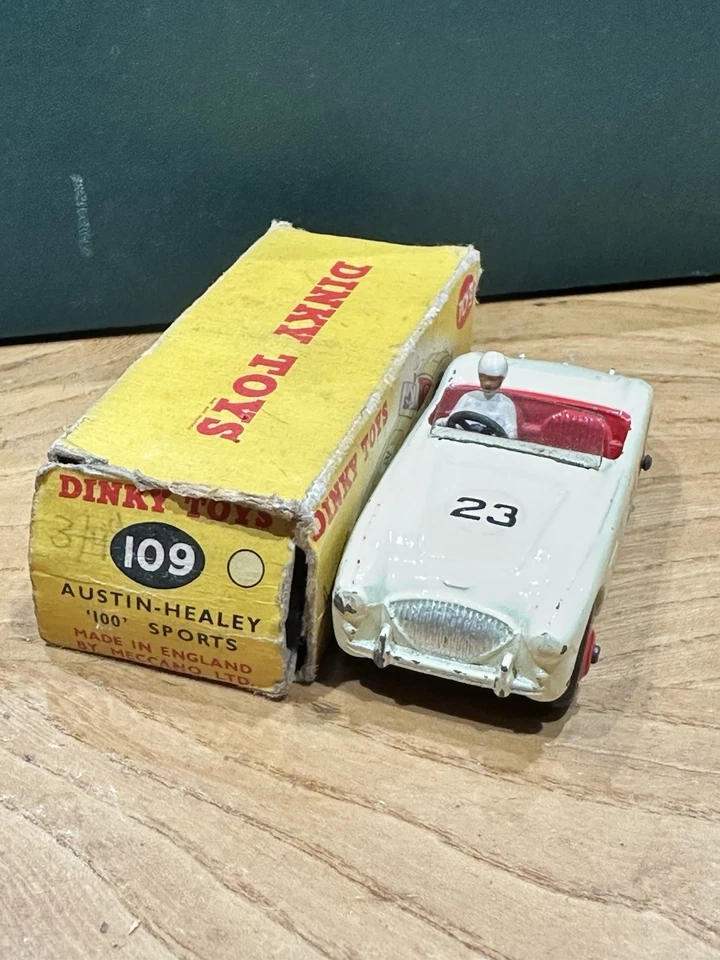 dinky toys meccano AUSTIN HEALEY 100 SPORT 109 WHITE original boxed & paint - Image 3 of 4