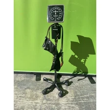 McKesson Aneroid Sphygmomanometer with McKesson entrust Performance Cuff Adult