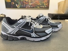 Nike Air Zoom Vomero 5 Men s Gray/Black/White Mesh Low Top : Size 10.5