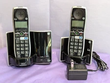 GE/Thomson Digital Cordless Home Phone 28821FE2-A w/ Charger 5-2811 & 2 Handsets