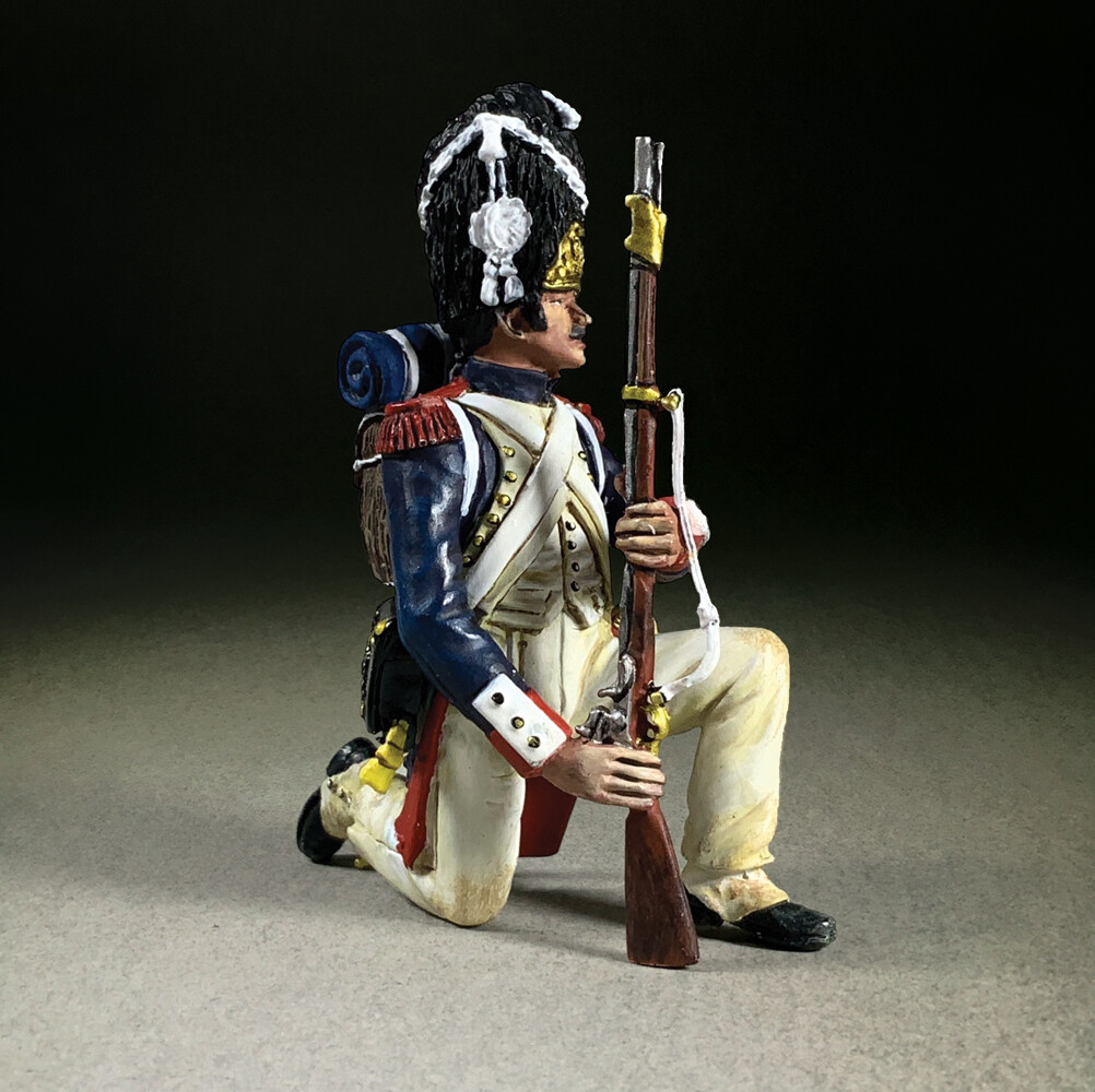 BRITAINS SOLDIERS 36179- French Imperial Guard Kneeling Make Ready Diecast Metal
