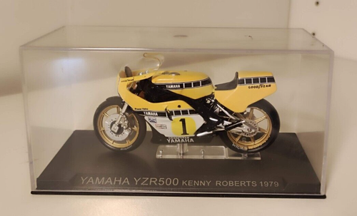 YAMAHA YZR 500 KENNY ROBERTS 1979 SCALA 1:24 MODELLINO MOTO GP 500