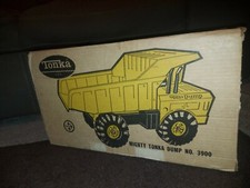 Boxed mighty tonka dump truck 3900 In excellent complete condition