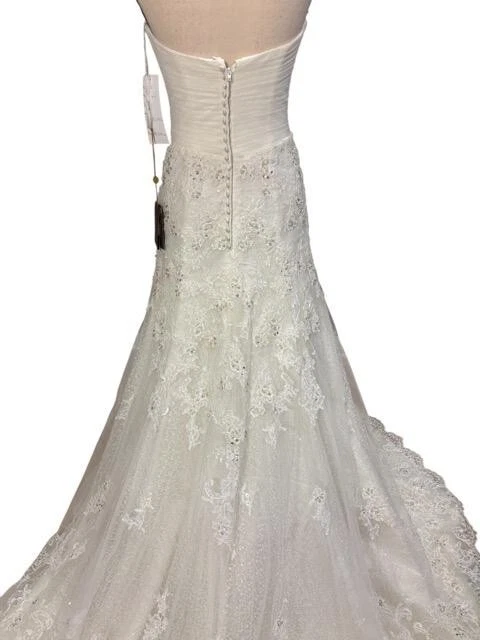 Vestido de novia Demetrios marfil encaje bordado cuentas sin tirantes talla 4 $2999 Foto 4 de 4