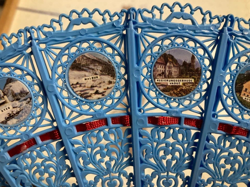 Ventilador de mano de plástico plegable vintage azul años 70 Liechtenstein - antiguo Foto 4 de 4