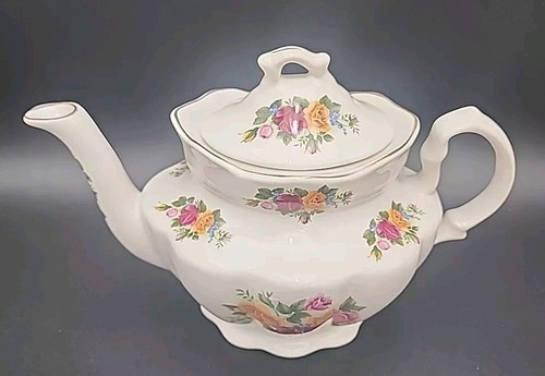 Vintage Royal Patrician Staffordshire England Rose Teapot " Beautiful" - Picture 3 of 15