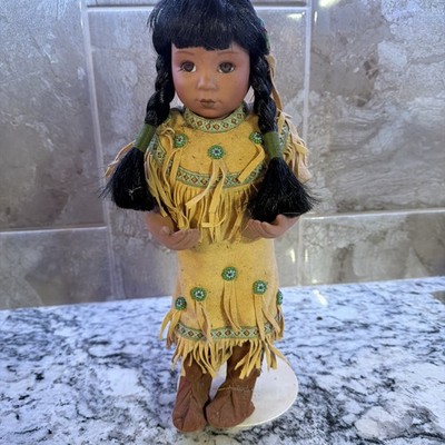 Vintage Indianer Mädchen Puppe Perlen Fransen Kleid geflochtene Haare Sammlerstück