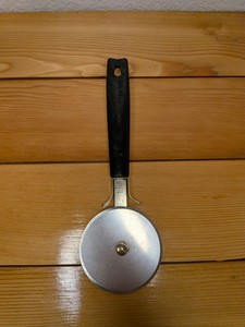 Vintage EKCO Pizza Cutter Wheel Slicer Stainless Steel USA Black Handle Kitchen