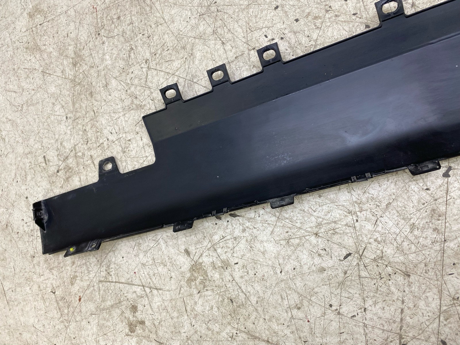 2020-2025 ASTON MARTIN DBX LH LEFT DRIVER SIDE SILL APPLIQUE MOLDING MY83-10609