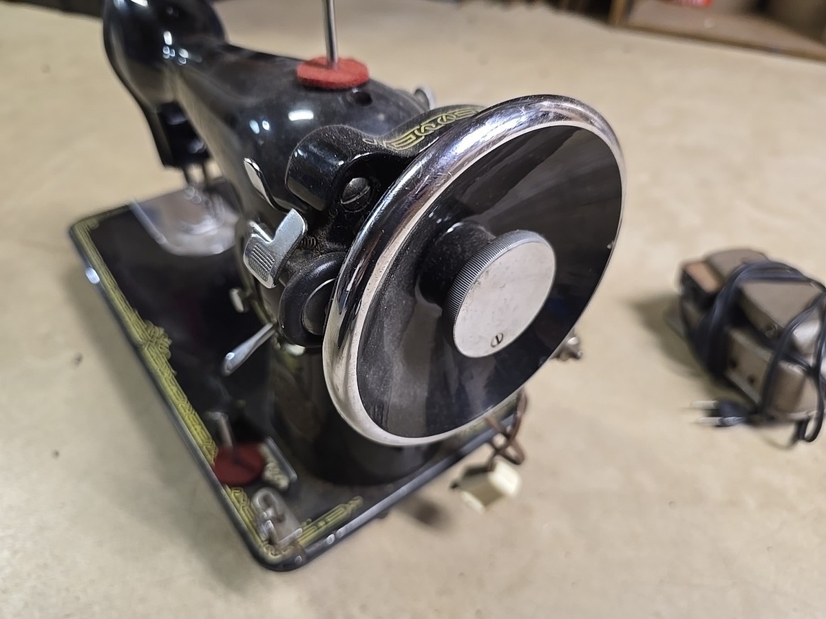 Del Vecchio デル・ベッキョ製 バンドリン 1988年 Vintage Rodney Deluxe Precision Sewing Machine with Foot
