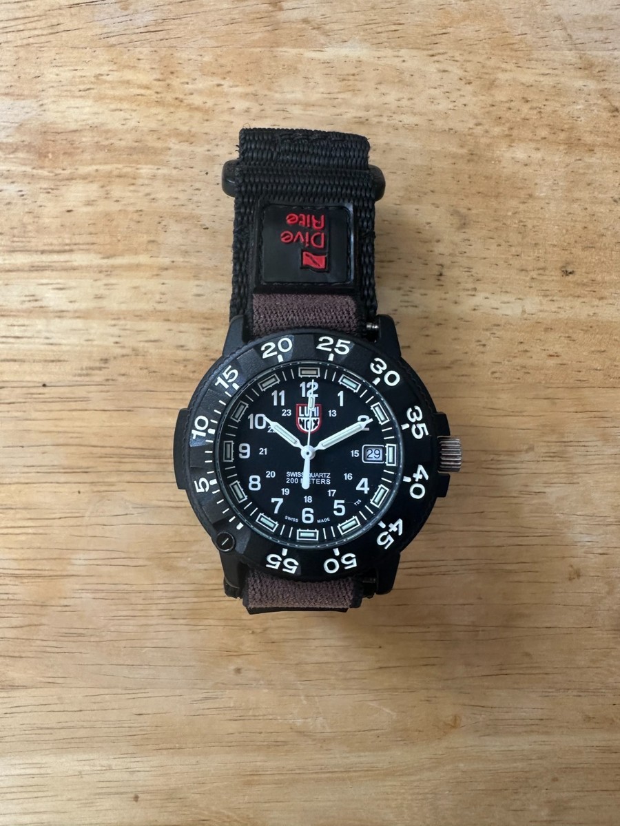 LUMINOX Series 3000 - Black Face - 200 Meter Navy Seal Dive