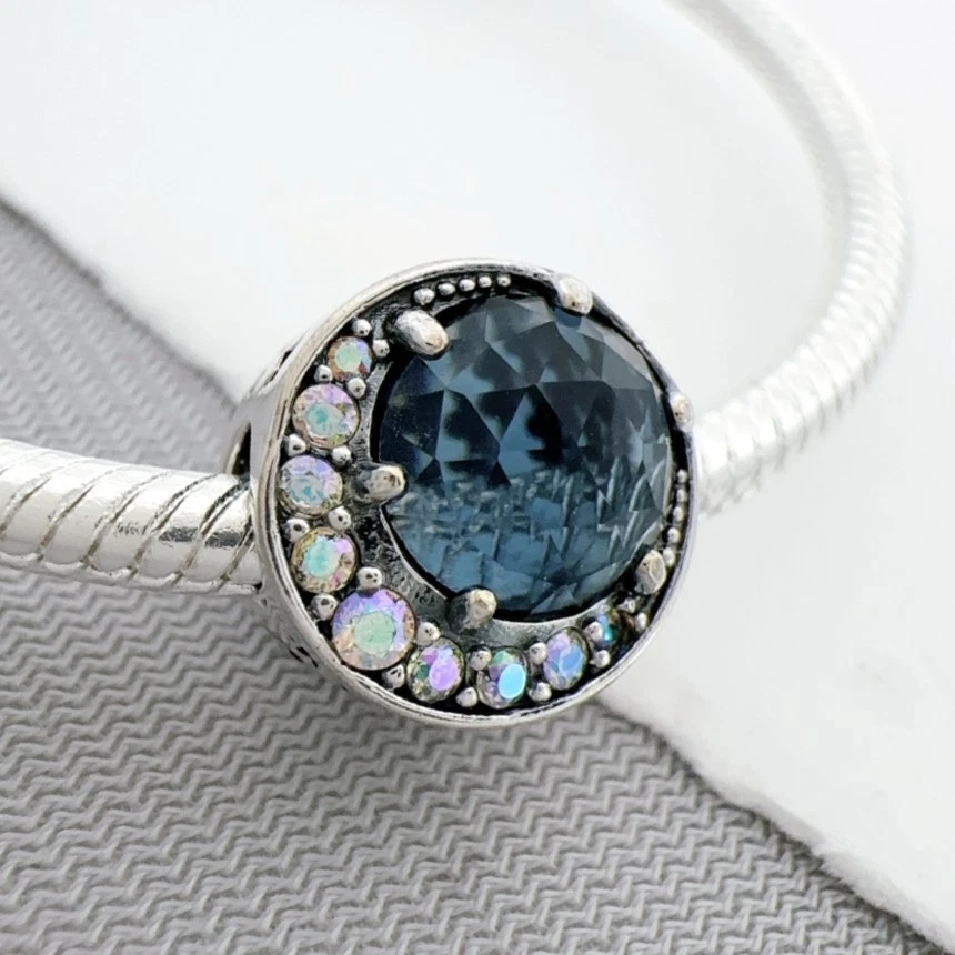 Berloque prata 925 lua e céu noturno azul cristal e zircônia CZ compatível com pulseira Pandor - Imagem 4 de 4