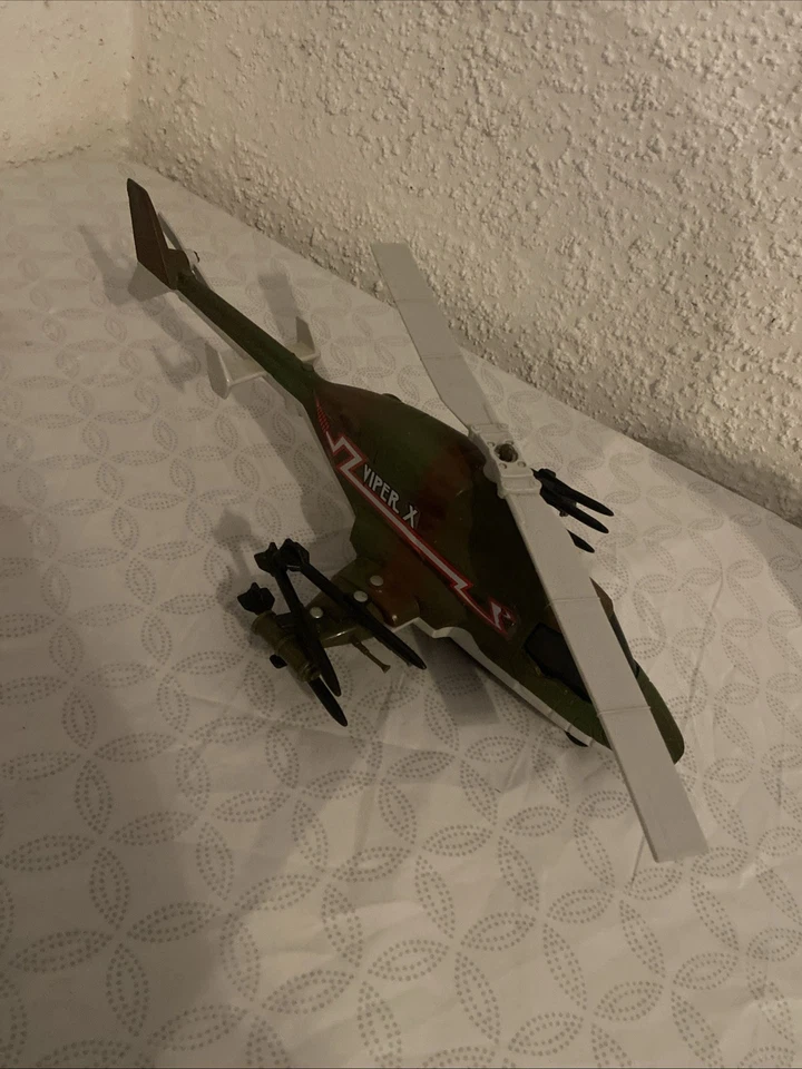 ERTL VIPER X HELICÓPTERO DE ATAQUE MODELO JUGUETE ESTILO AIRWOLF 1986 verde ejército Foto 2 de 3