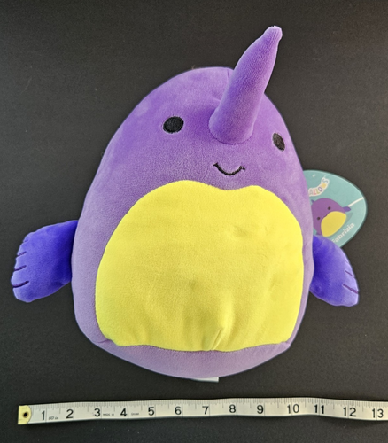 Squishmallow Fabrizia Schwertfisch 8 Zoll Hexe Plüschtier lila gelb Stofftier Spielzeug - Bild 11 von 12