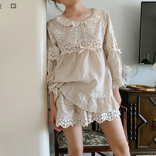Conjuntos de verano de pijama de lino bordado con flores para mujer Prendas para el torso + Pantalones cortos. De colección Damas - Imagen 1 de 16