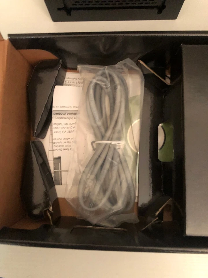 Motorola SB6120 SURFboard DOCSIS 3.0 eXtreme Broadband Cable Modem - Image 4 of 4