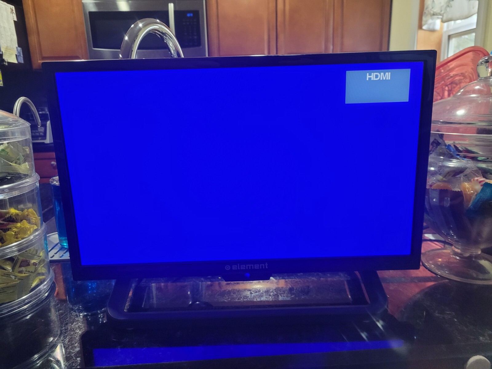 Element ELEFW195 19&rdquo; Remote Compact HDTV 720p LED TV/ Retro Game/RV/Mobil Home 