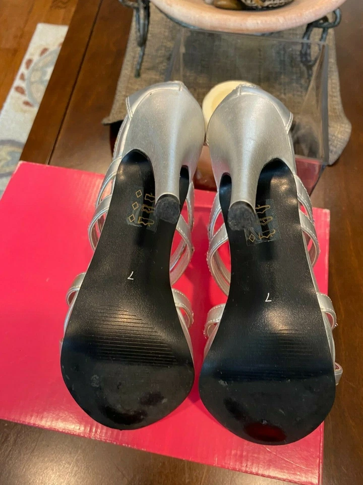 Spring Silver and Rhinestone Strappy Sandals size 7 - Image 4 of 4