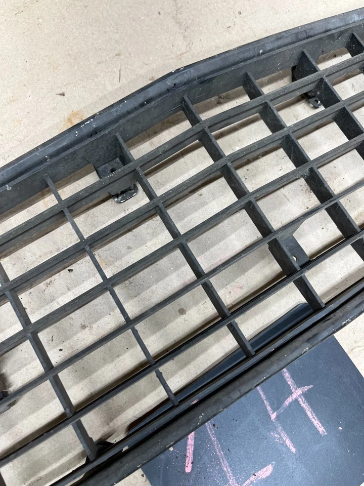 74 75 76 77 78 Ford Mustang II Ghia REJILLA NEGRA PARRILLA CON LUCES PROYECTO MOLDURA OEM Foto 4 de 4