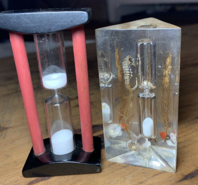 Two vintage 3 Minute Sand Hourglass Timers Lucite Sea Life Shells & 1 Wooden 