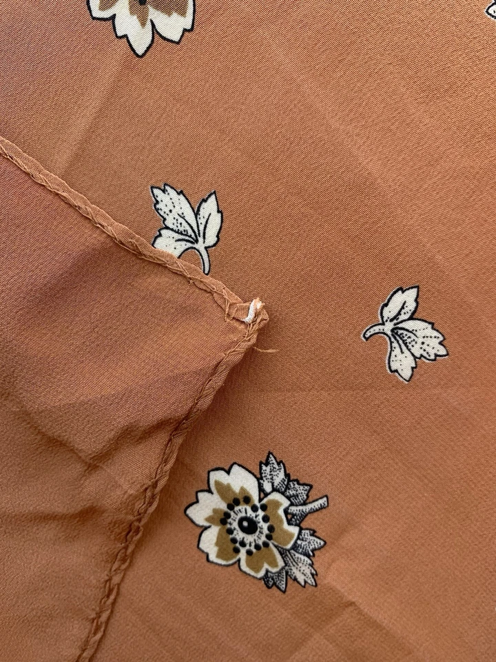 Bufanda de seda Cacharel 35"x32" estampado floral melocotón hecho en Francia accesorio vintage #A5 Foto 4 de 4