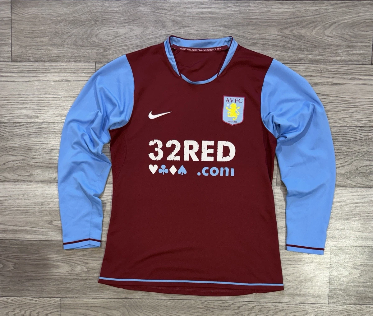Preços baixos em Nike ASTON Villa International Club Roupas e