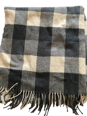 ZARA MAN LARGE SCARF MADE ITALY LARGE GRAY WHITE PLAID  SIZE 70x31''  / 178x78 cm