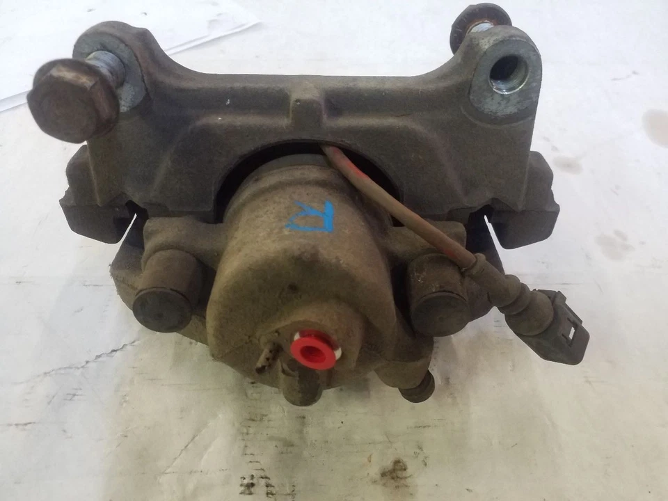 Pinza de freno delantera derecha con soporte | Se adapta a Volkswagen Golf / Jetta 2006-2017 Foto 2 de 4