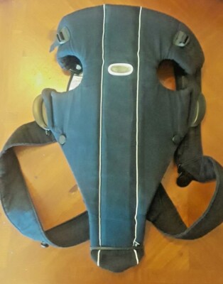 BABY BJORN ACTIVE INFANT CARRIER White Piping 8-25 pounds