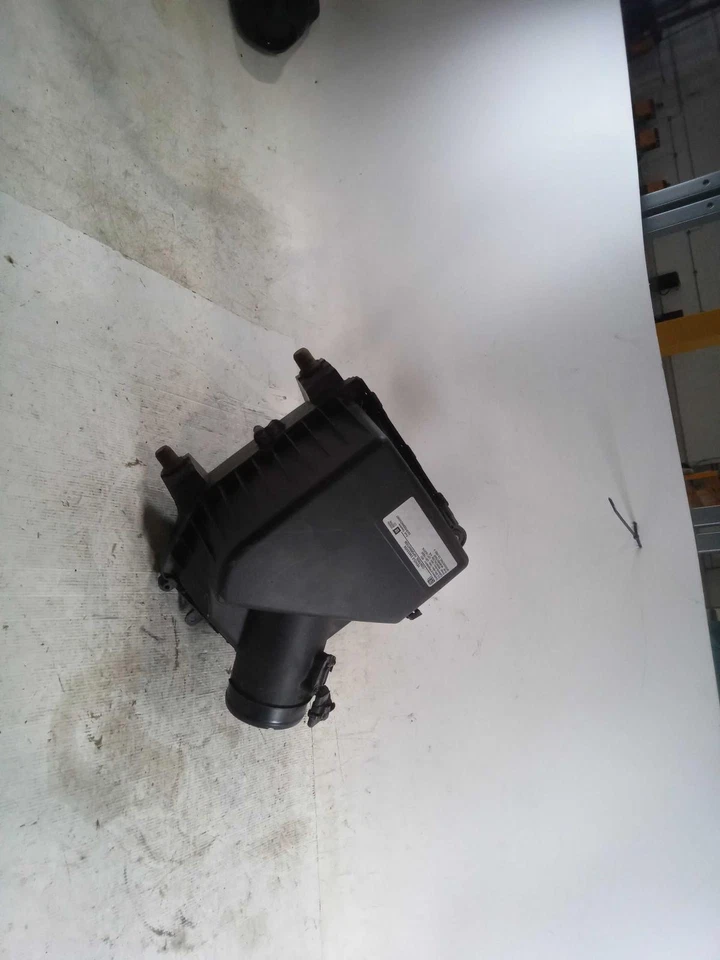 Conjunto de filtro de aire usado se adapta a: camioneta Chevrolet Silverado 1500 2021 5,3 L con alta Foto 2 de 4