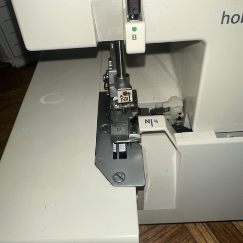 PFAFF Hobbylock 4760 - READ DESCRIPTION!! For Parts - Picture 11 of 12