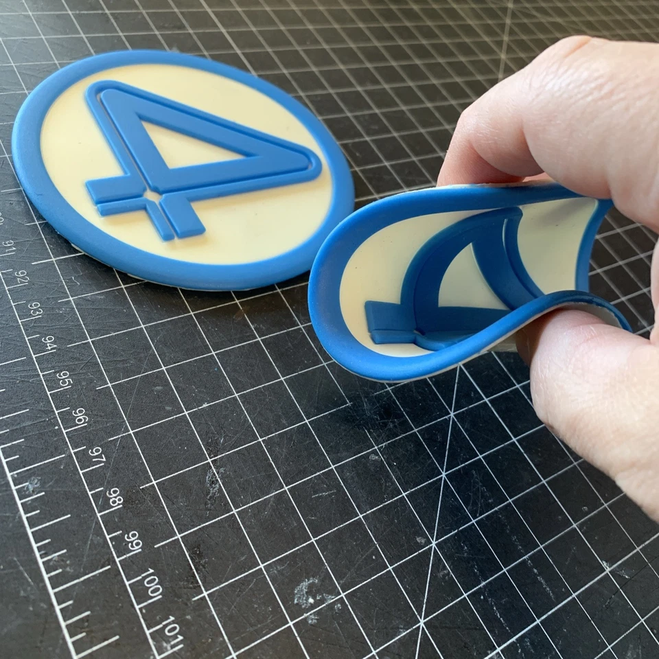 Marvel Fantastic Four Inspirado Logotipos Flexibles 4” Redondos Juegos con disfraces Halloween Foto 2 de 2