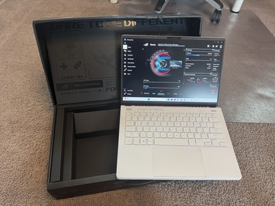 ASUS ROG Zephyrus G14   Ryzen 9 7940HS / RTX 4060 / 32GB DDR5 / 2TB M.2 SSD