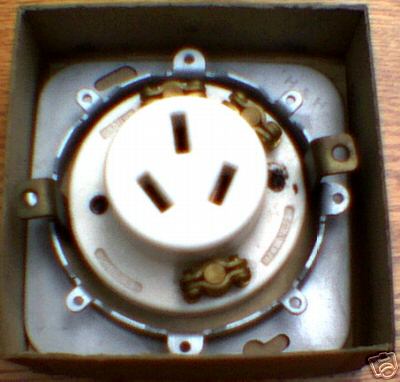 ARROW HART AH 8385 30 AMP 250 NON NEMA RECEPTACLE - Picture 1 of 1