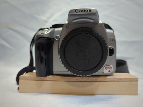 Canon EOS Digital Rebel XT DS126071 DSLR Camera [Body Only] w/ Battery & Strap - Picture 4 of 14