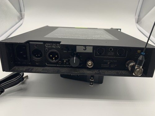 LECTROSONICS UDR200C UHF Receiver with Antennas (665.6 - 691.1 MHz) Block 26 - Picture 4 of 4
