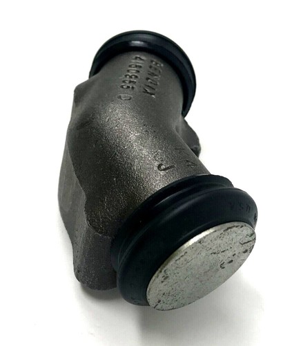 132884 Dresser 4150953 Bendix Wheel Cylinder WITHOUT BLEEDER New OEM - Picture 5 of 8