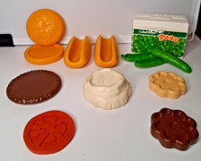 LOT of VINTAGE Fisher Price Fun With Food Pretend Buns Peas Cookies Tomato