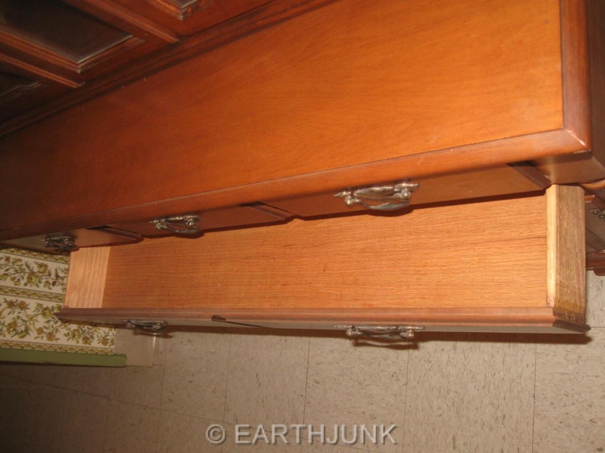 Tell City CROWN Bubble Glass China Hutch Hard Rock Maple 8373