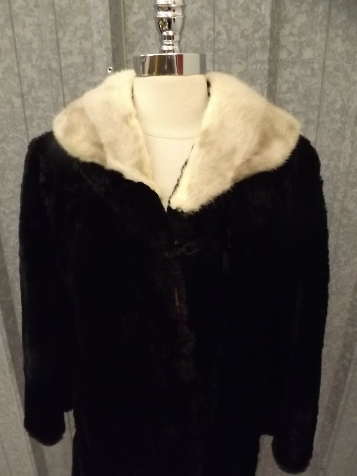 ALTRA Cappotto di pelliccia originale vintage nero jet lussuosamente morbido con colletto visone argento taglia M L