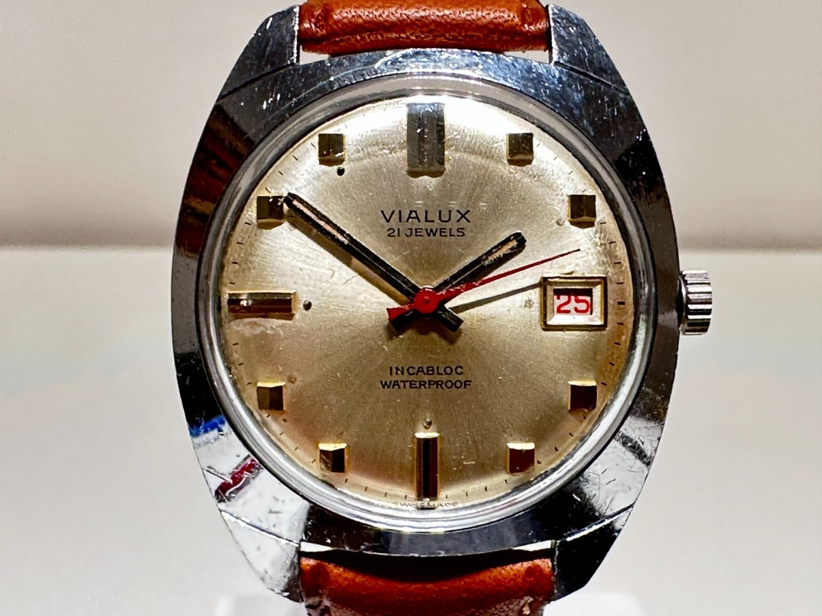 VINTAGE NICE CLASSIC CHROME SWISS MEN'S HAND WIND UP WATCH 