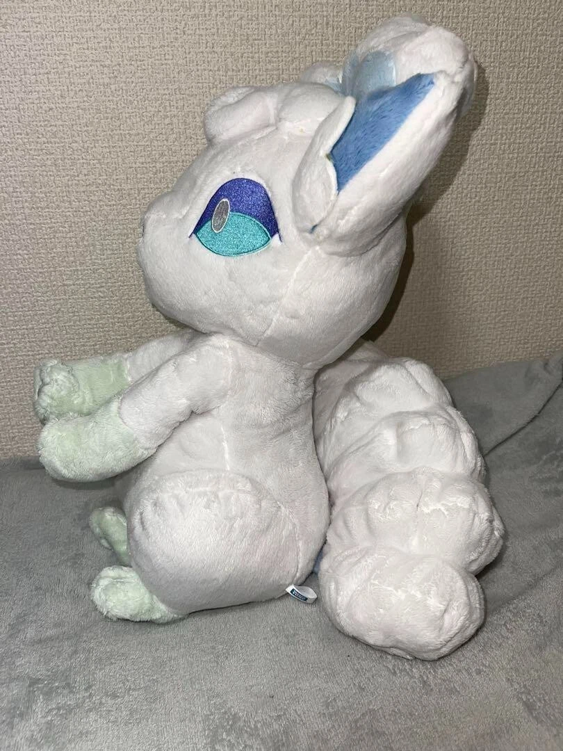 Life size alolan vulpix 2025