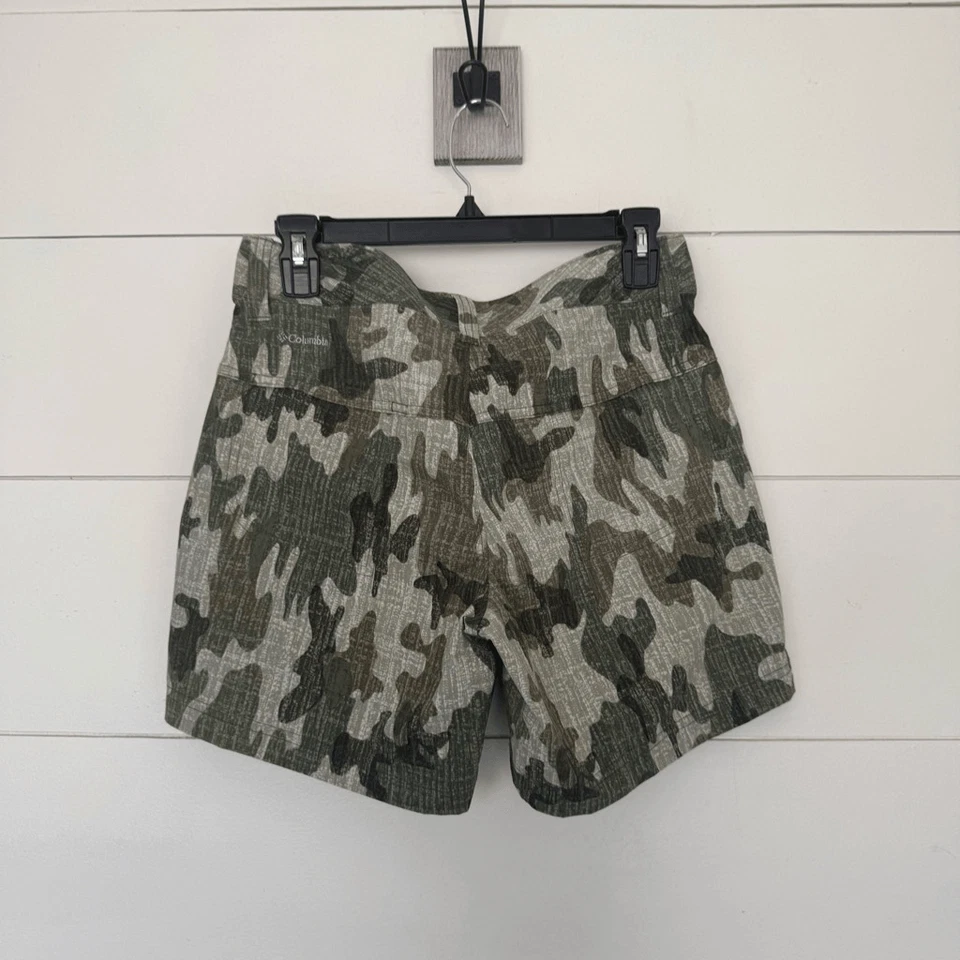 Pantalones cortos Columbia Omni Shield 6 camuflados para mujer Foto 2 de 4