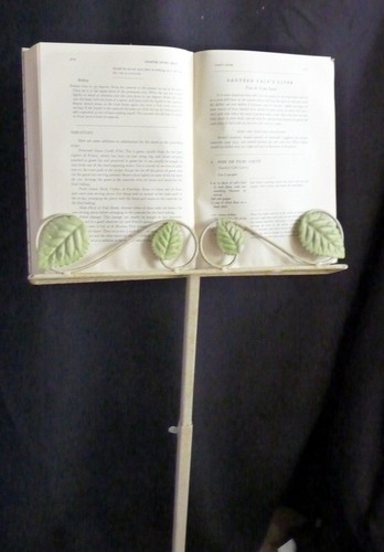 Vintage Wrought Iron Floral Tole Music or Cookbook Stand - Foto 4 di 4