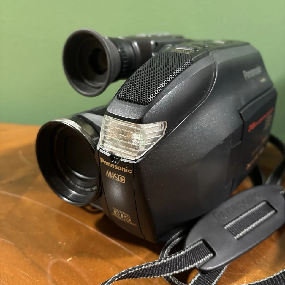 Panasonic PV-L579D  VHS-C Camcorder w/ Camera Bag Battery Charger - Works! - Image 3 of 4