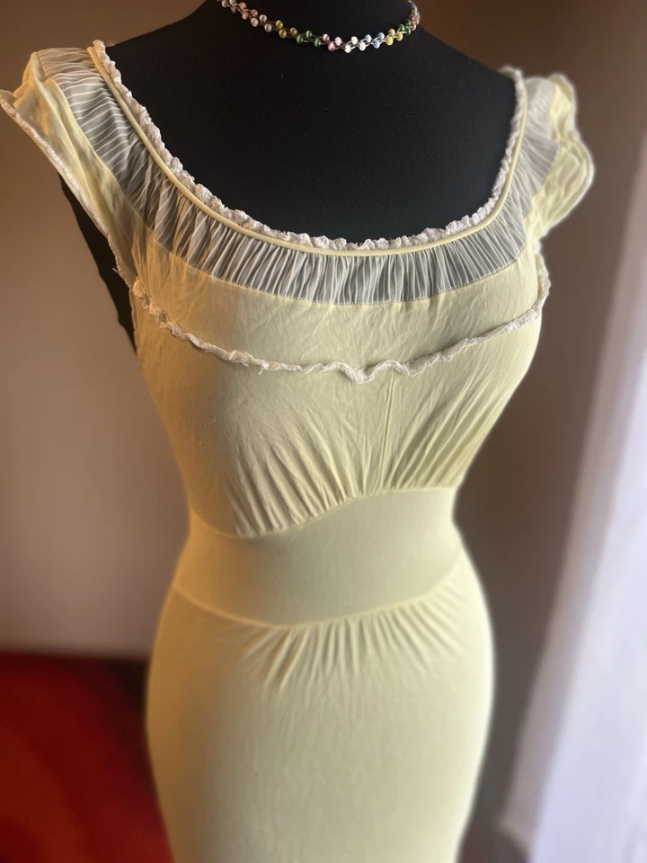 Camisón largo con volantes tricot amarillo años 50 Buttercup XS pequeño 34 de colección Foto 4 de 4