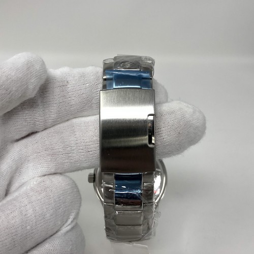 Kenneth Cole Reaction Watch KC3527 Water Resistant New With Box And Manual - Picture 7 of 15
